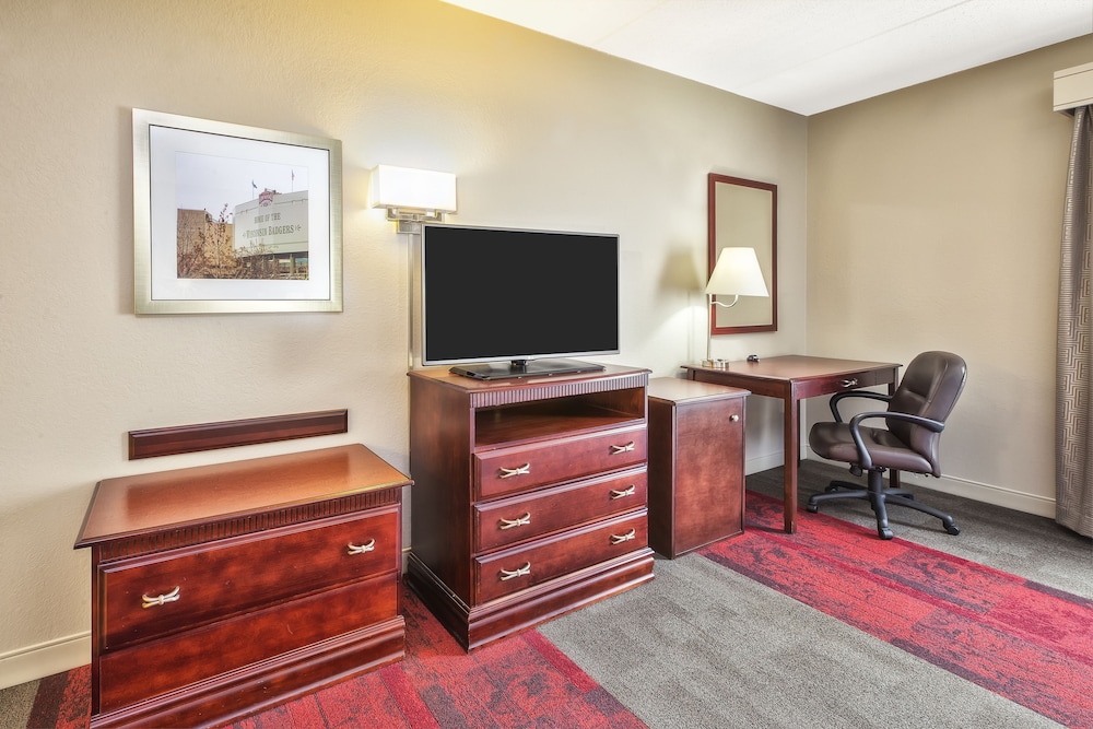 Hampton Inn & Suites Madison West - photo 18