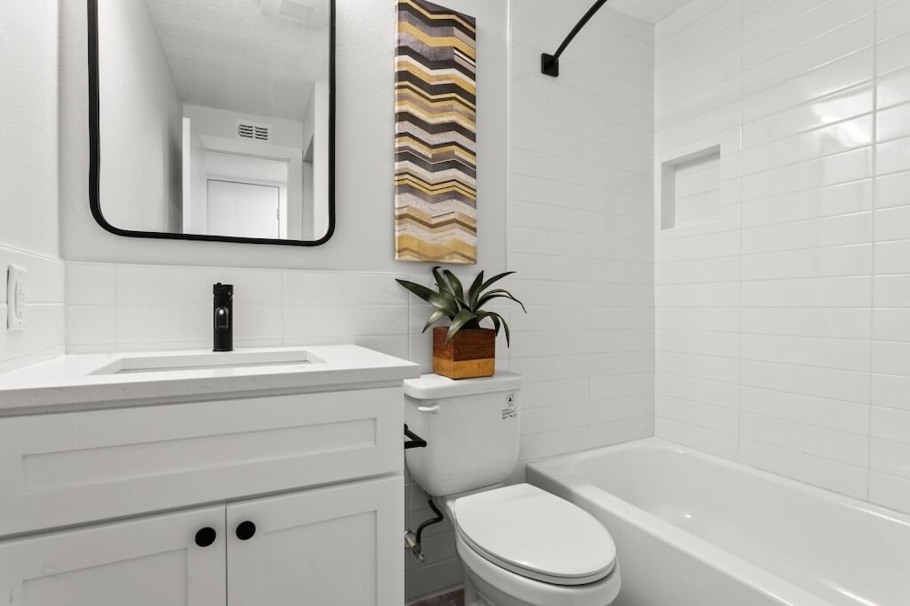 University Serenity Suites 15th - photo 11