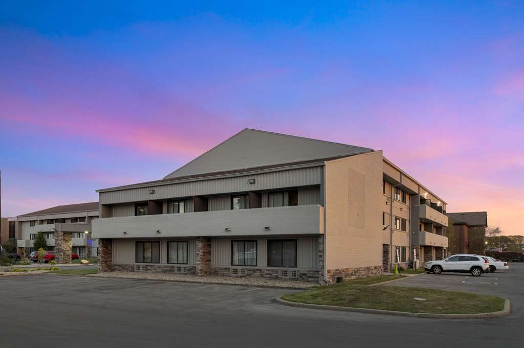 Comfort Inn & Suites North at the Pyramids - photo 2