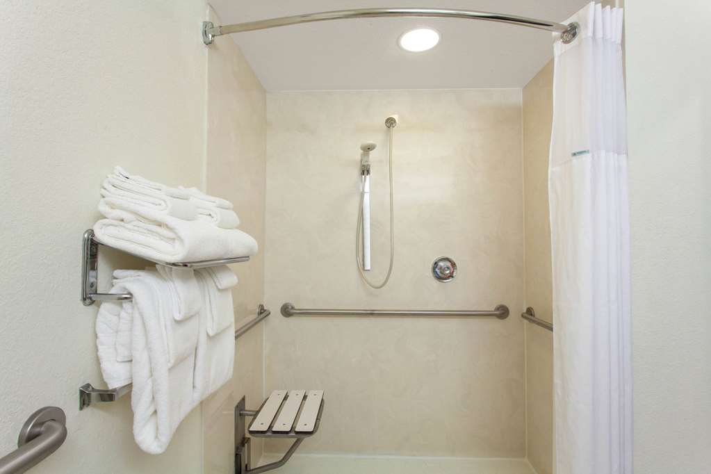 Microtel Inn & Suites by Wyndham Lady Lake The Villages - photo 13