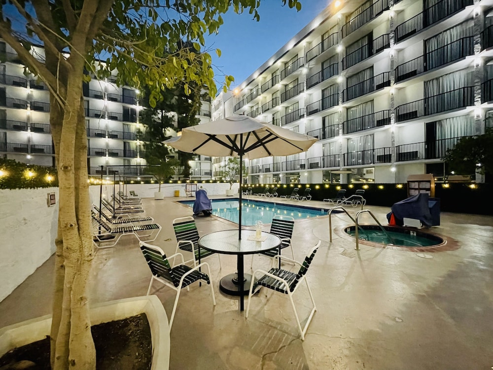 Glendale Express Hotel Los Angeles - photo 23