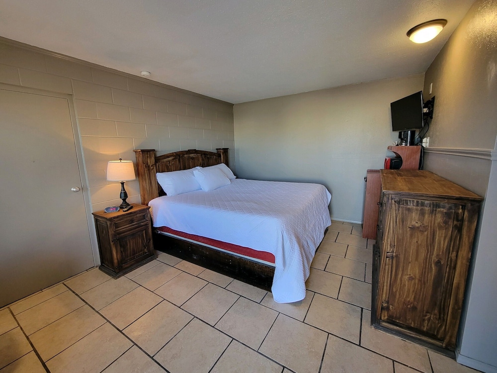 Five Star Inn - photo 5