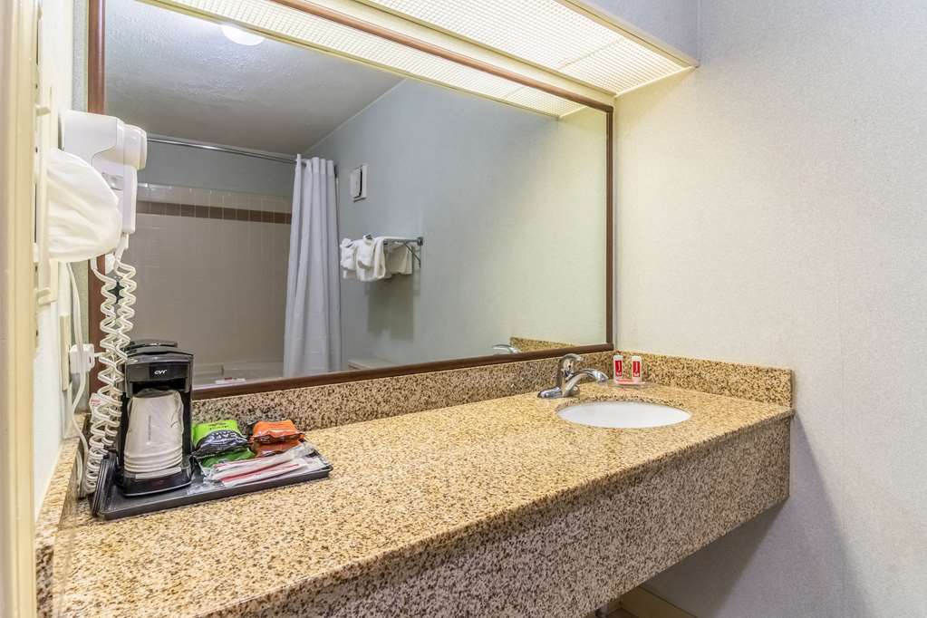 Econo Lodge Whiteville - photo 17