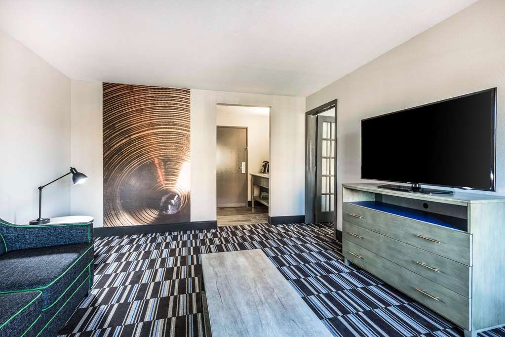 Comfort Inn Memphis Airport West - photo 12