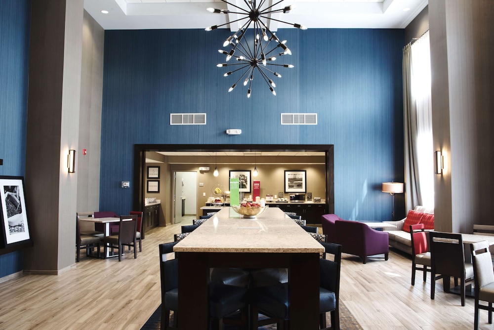 Hampton Inn & Suites Des Moines Urbandale - photo 40