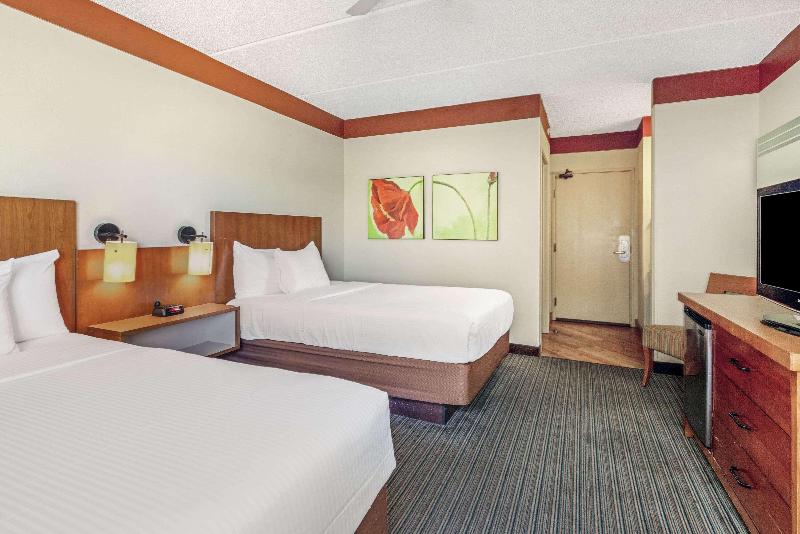 La Quinta Inn & Suites Miami Cutler Ridge - photo 9