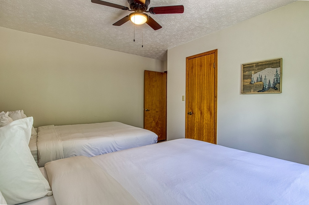 Pinecrest Townhomes 1K2Q Renovated - photo 8