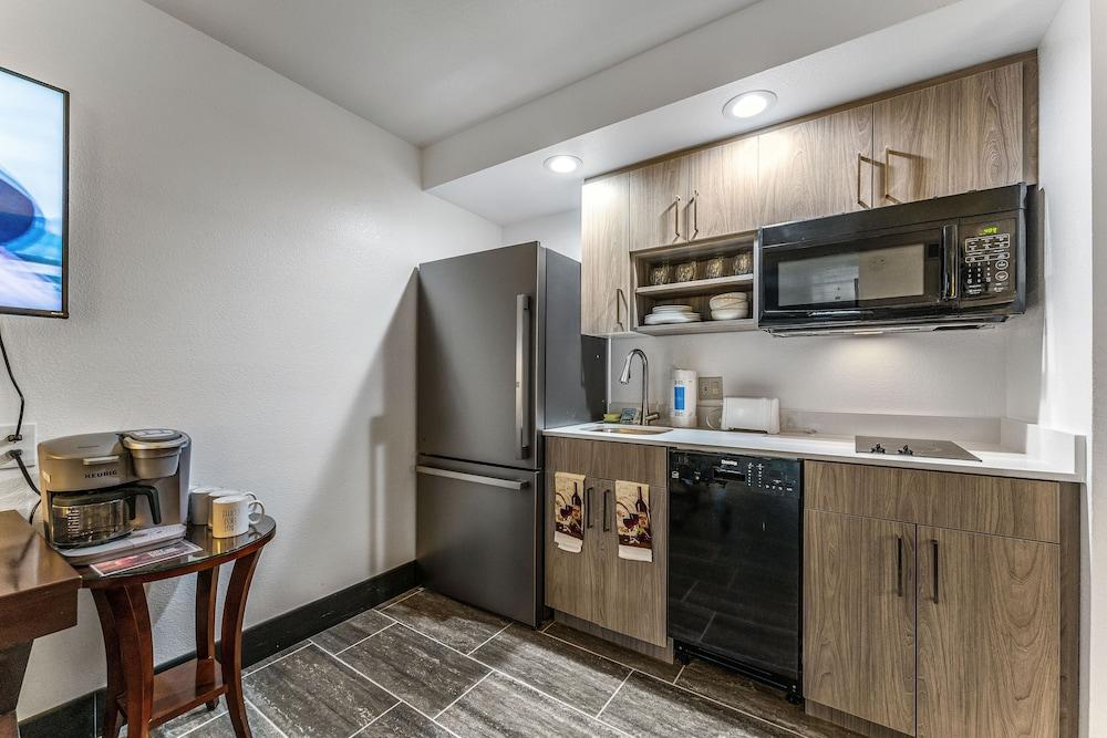 Hawthorn Suites by Wyndham Tempe - photo 63
