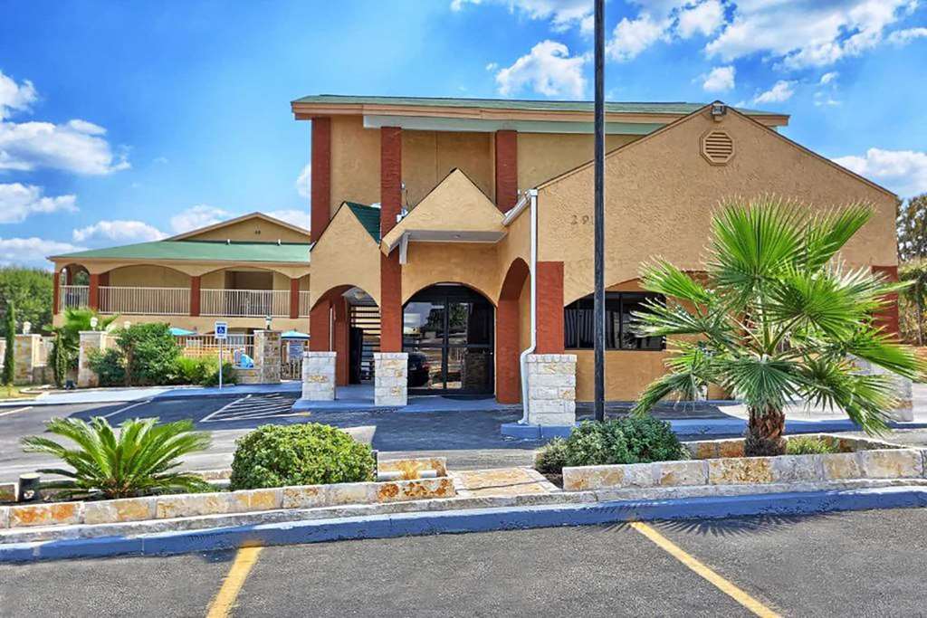 Econo Lodge Austin South - photo 16