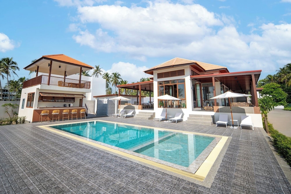Natural Beach Resort — hotel in Tha Sala