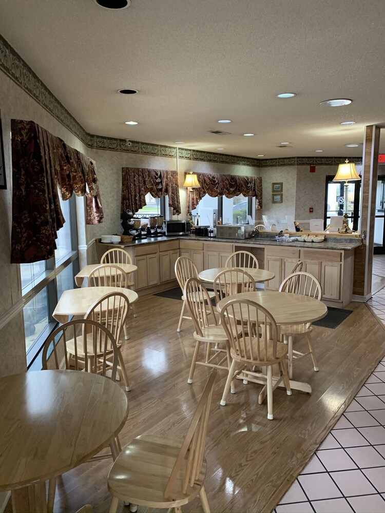 Hallmarc Inn & Suites of West Memphis - photo 12