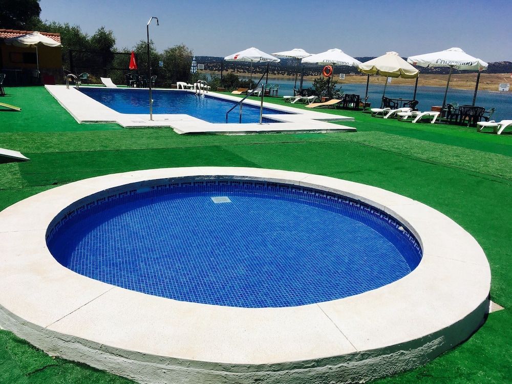 Aparthotel Las Palomas — hotel in La Puebla De Los Infantes