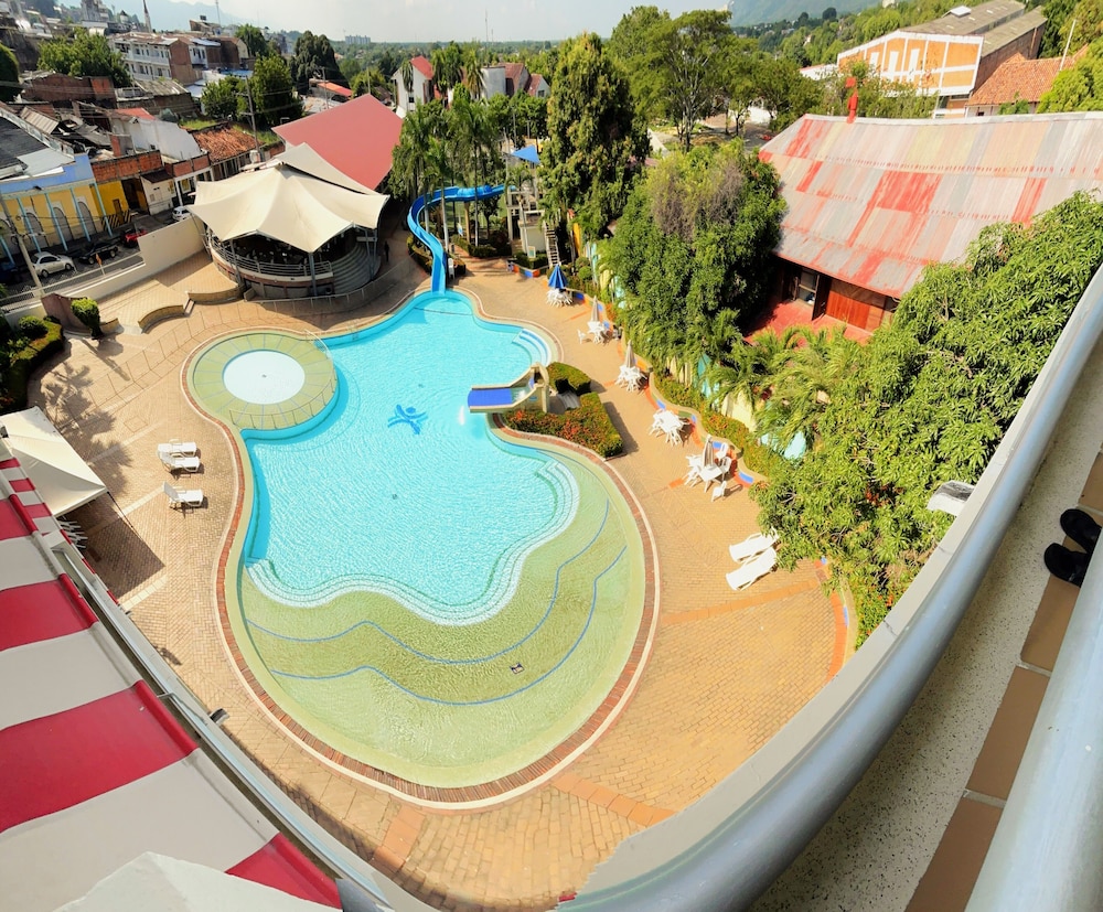 Hotel Los Puentes in Girardot City, Colombia