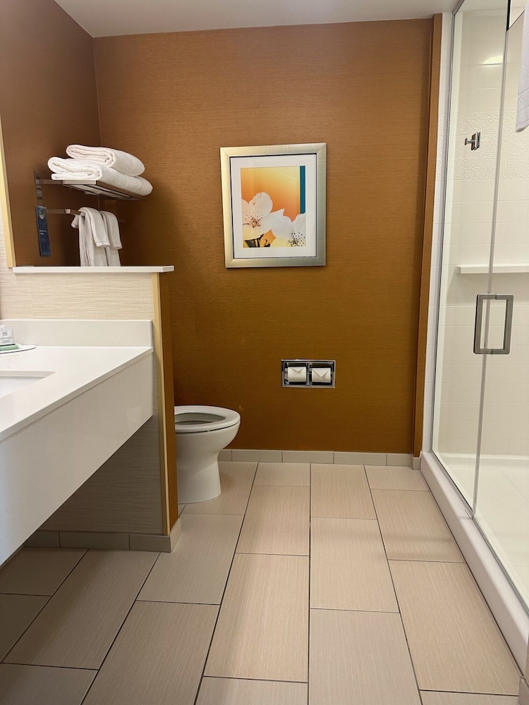 Fairfield Inn & Suites by Marriott Hollister - photo 13