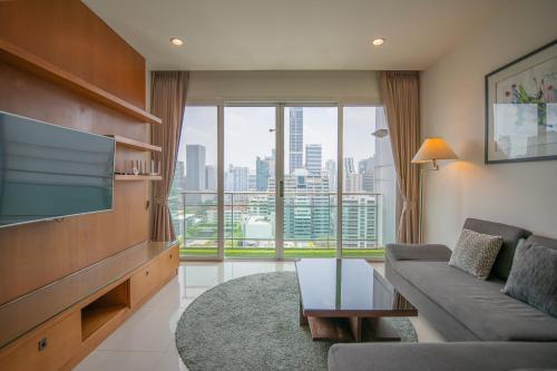 Prime 11 High Floor Over Pool 2 Br 2 Balcony