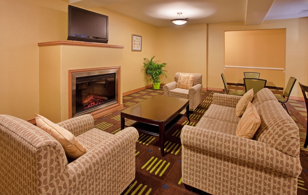 Holiday Inn Express Hotel & Stes Kansas City Sports Complex by IHG - photo 38