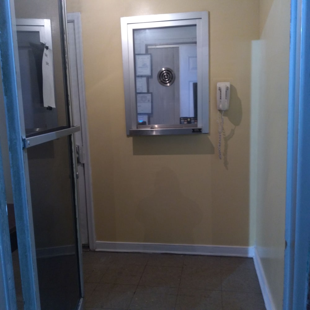 Richmond Motel - photo 2