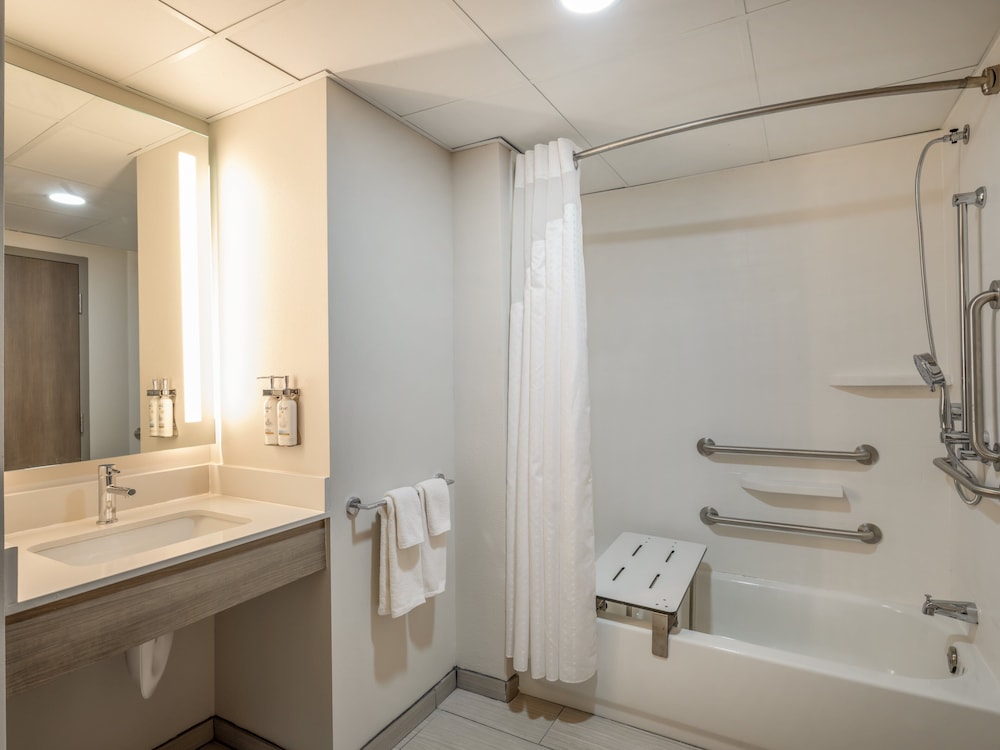 Holiday Inn Express Greensboro I 40 at Wendover an Ihg Hotel - photo 29