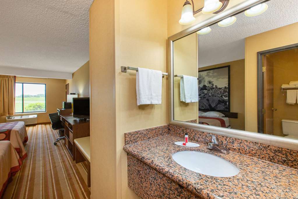 Super 8 by Wyndham Salina I 70 - photo 25