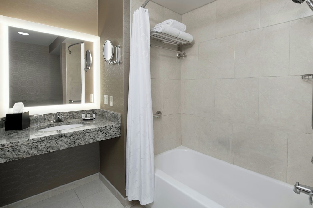 Sheraton Pittsburgh Airport Hotel - photo 19