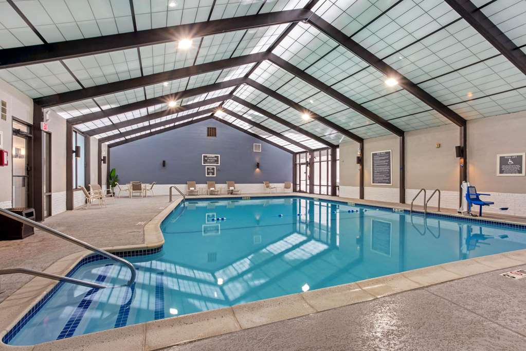 La Quinta Inn & Suites by Wyndham Boston Andover - photo 9