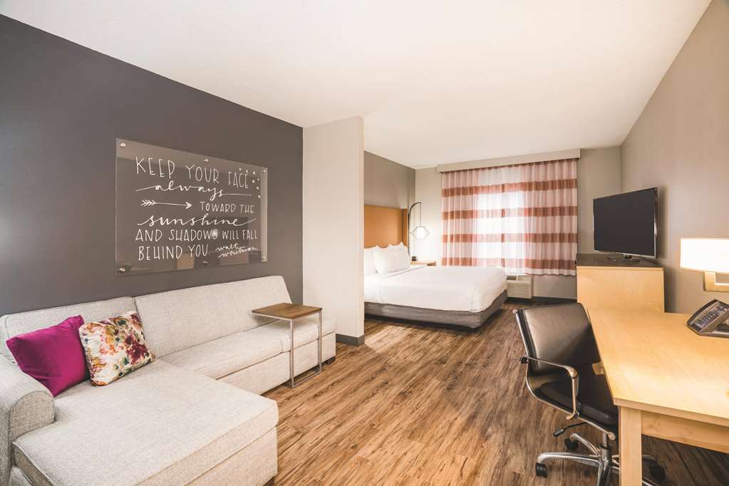 La Quinta Inn & Suites by Wyndham Chattanooga North Hixson - photo 19