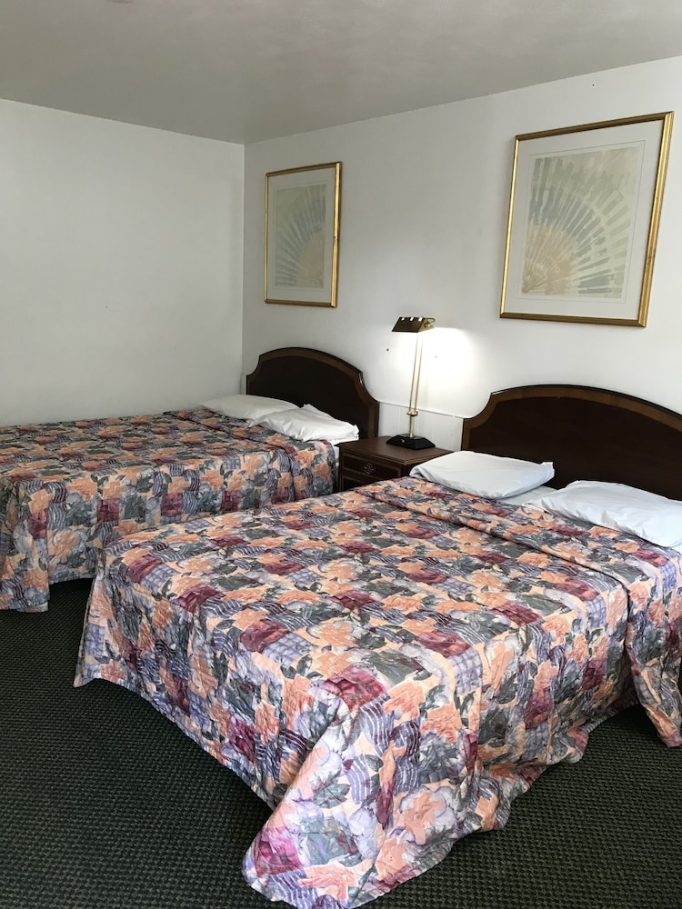 Relax Inn Altoona - photo 16