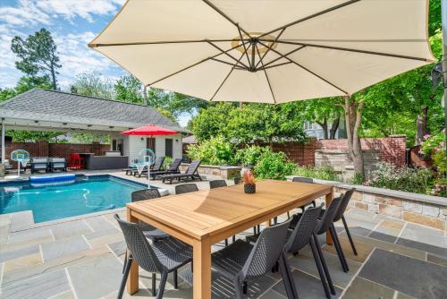 Pool Outdoor TV Fire Pit Game Room in Memphis, United States