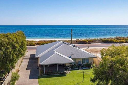 The Dunes Pet Friendly Beachfront Family Retreat Busselton — carbon neutral stay, Busselton