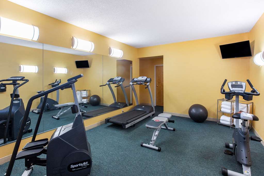 La Quinta Inn & Suites by Wyndham Sarasota Downtown - photo 8