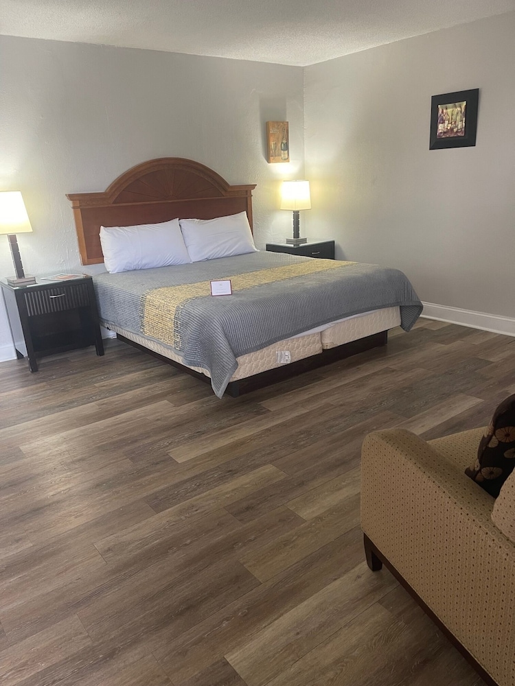 Ans Inn & Suites - photo 8