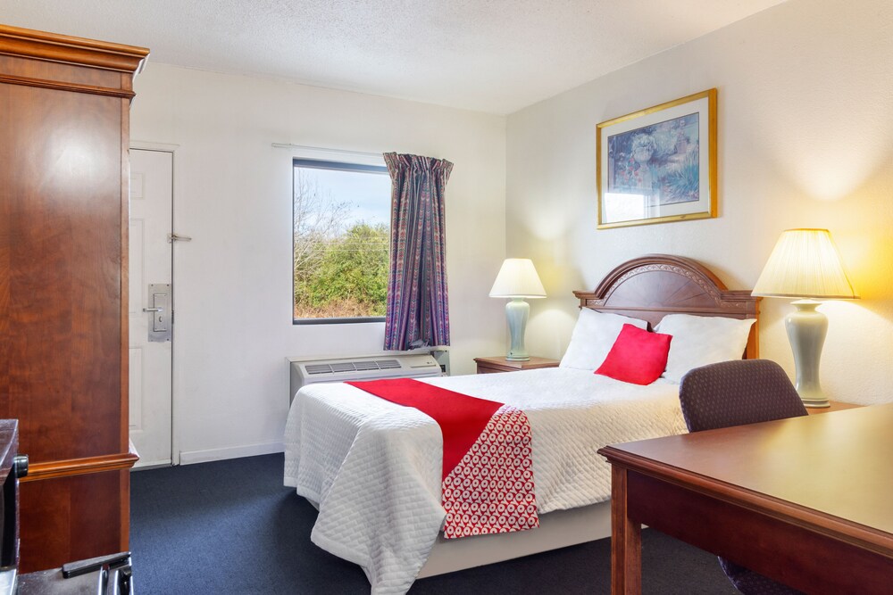 Travelers Place Inn & Suites - photo 2