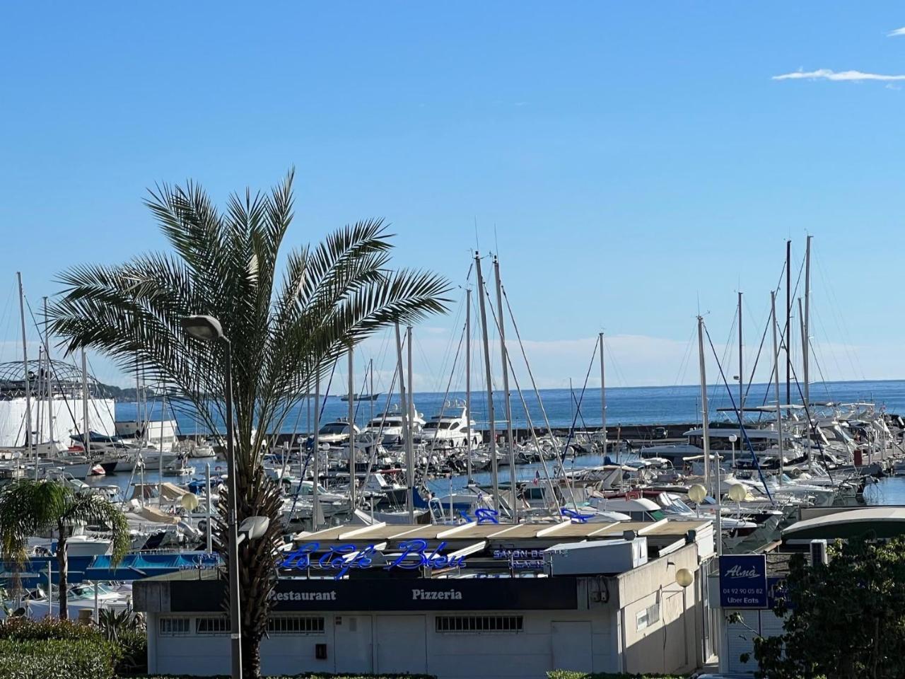 Seafront Beautiful Flat with Aircon And Comfortable Loggia — hotel in Vallauris