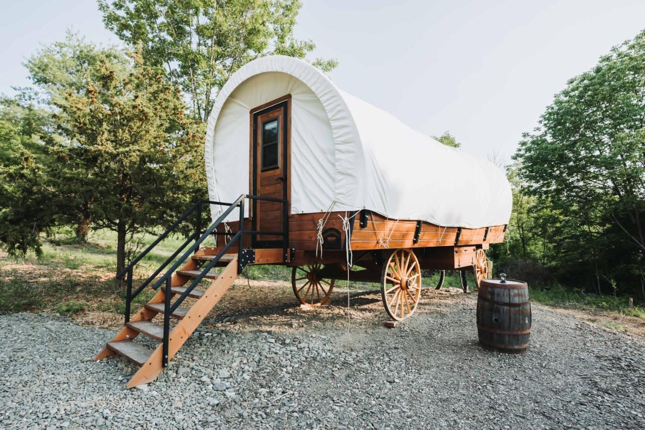 Heated & AC Full Bathroom Covered Wagon in Penn Yan, United States