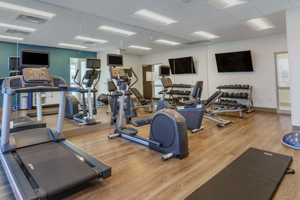 Holiday Inn Express & Suites Phoenix Dwtn State Capitol by IHG - photo 26