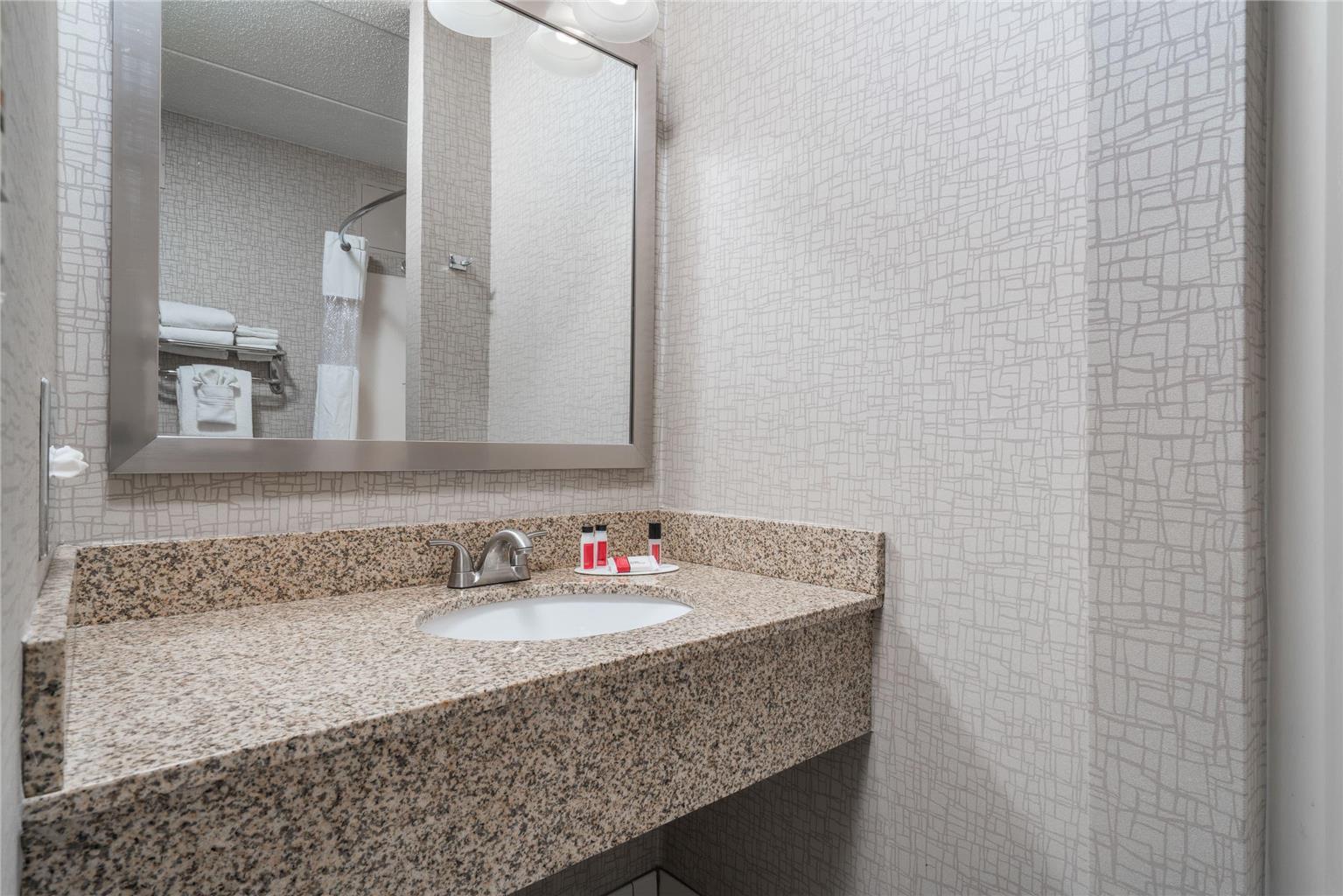 Days Hotel by Wyndham University Ave SE - photo 13