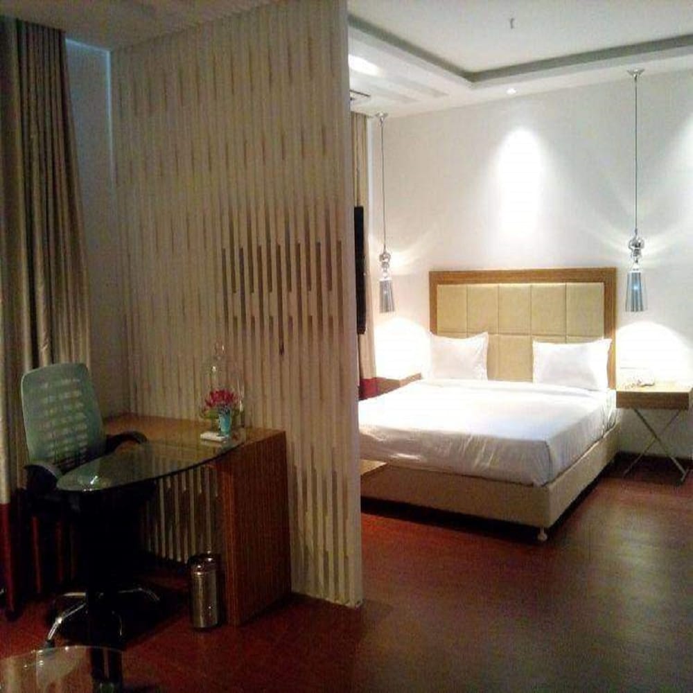 Hotel Amora — Raj-Nandgaon — photo 4