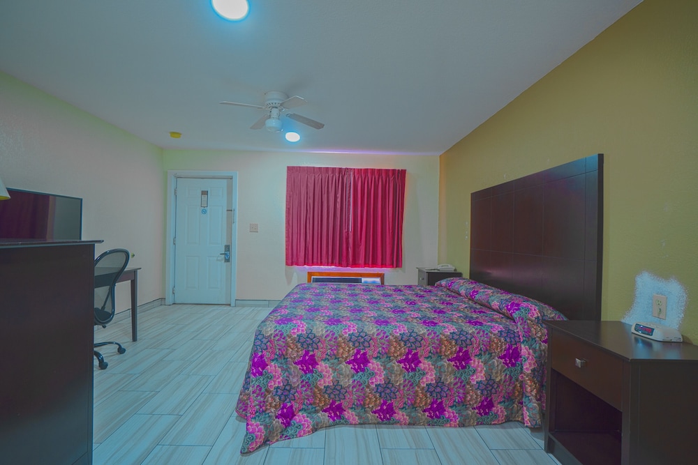 Texas Inn San Benito near Harlingen - photo 12