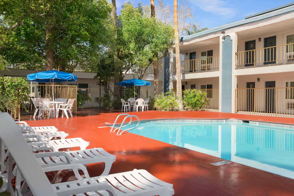 Travelodge by Wyndham Bakersfield - photo 7