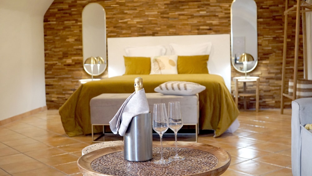 Le Mas Fraissinet — hotel in Rousson