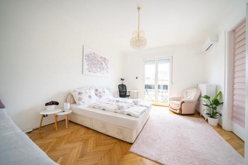 Pozsonyi Street 3BR Balcony Family Retreat — 4-Star Luxury Hotel in Budapest, Hungary