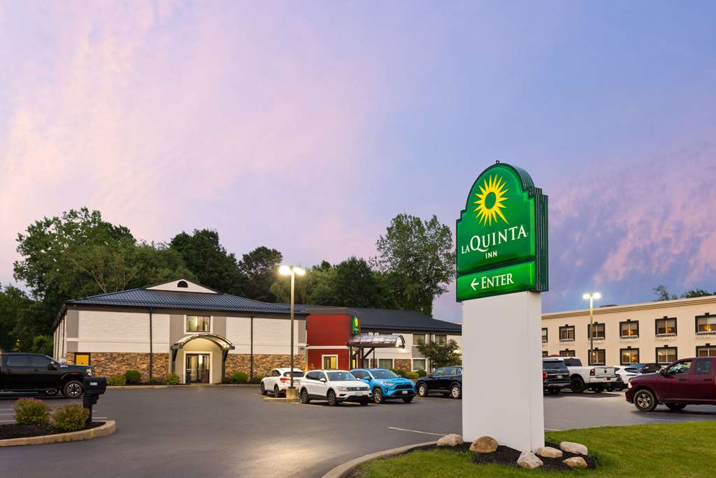 La Quinta Inn by Wyndham Buffalo Airport - photo 6