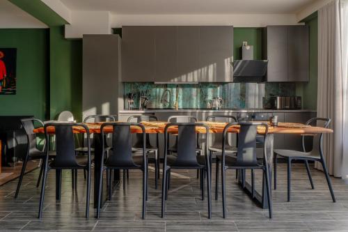 Niabi Apartments with Cinema and Billiards