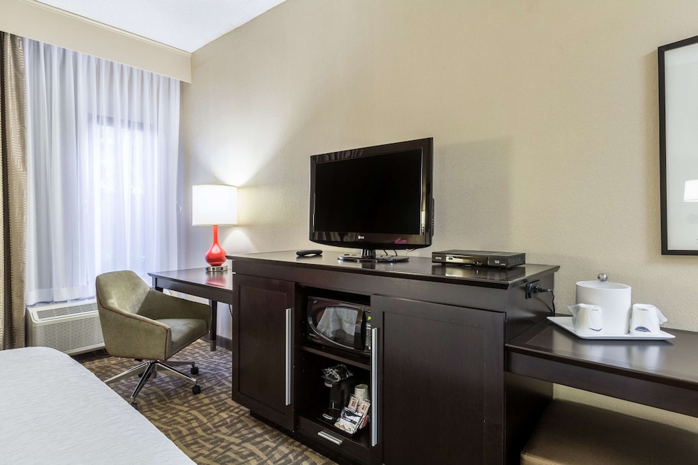 Hampton Inn Jackson Pearl International Airport - photo 14