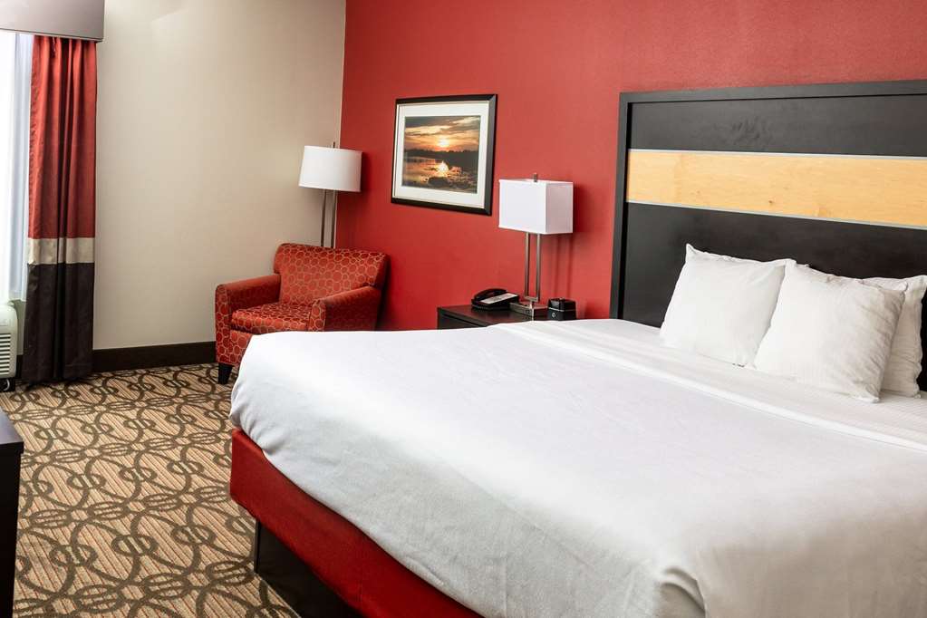 La Quinta Inn & Suites by Wyndham Starkville at MSU - photo 20