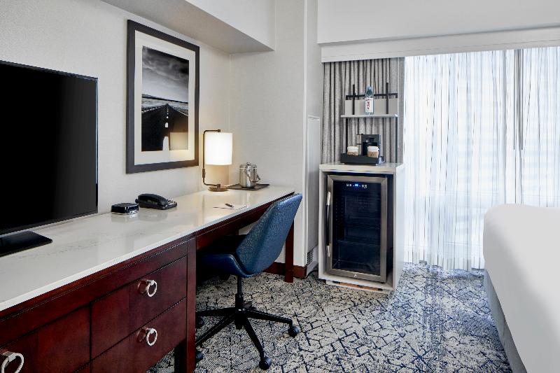 Sheraton Indianapolis Hotel at Keystone Crossing - photo 23