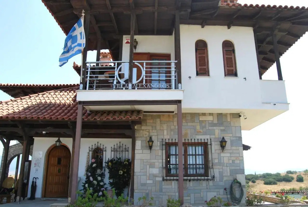 Archontiko Alexandros Luxury Suites — hotel in Thermi