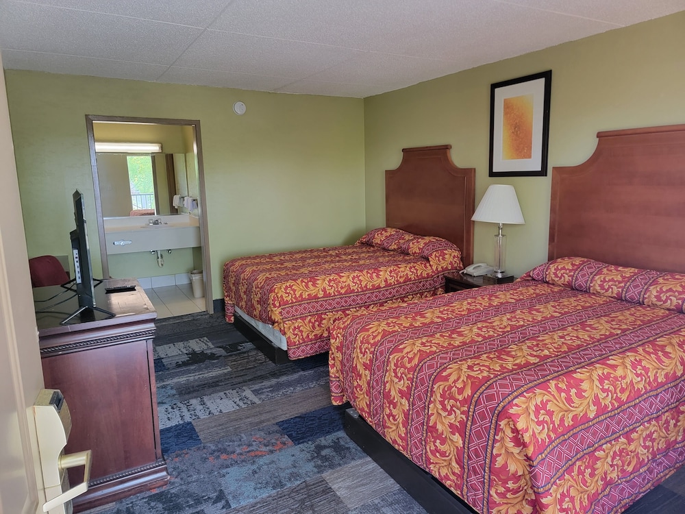 Studio 9 Inn & Suites - photo 5