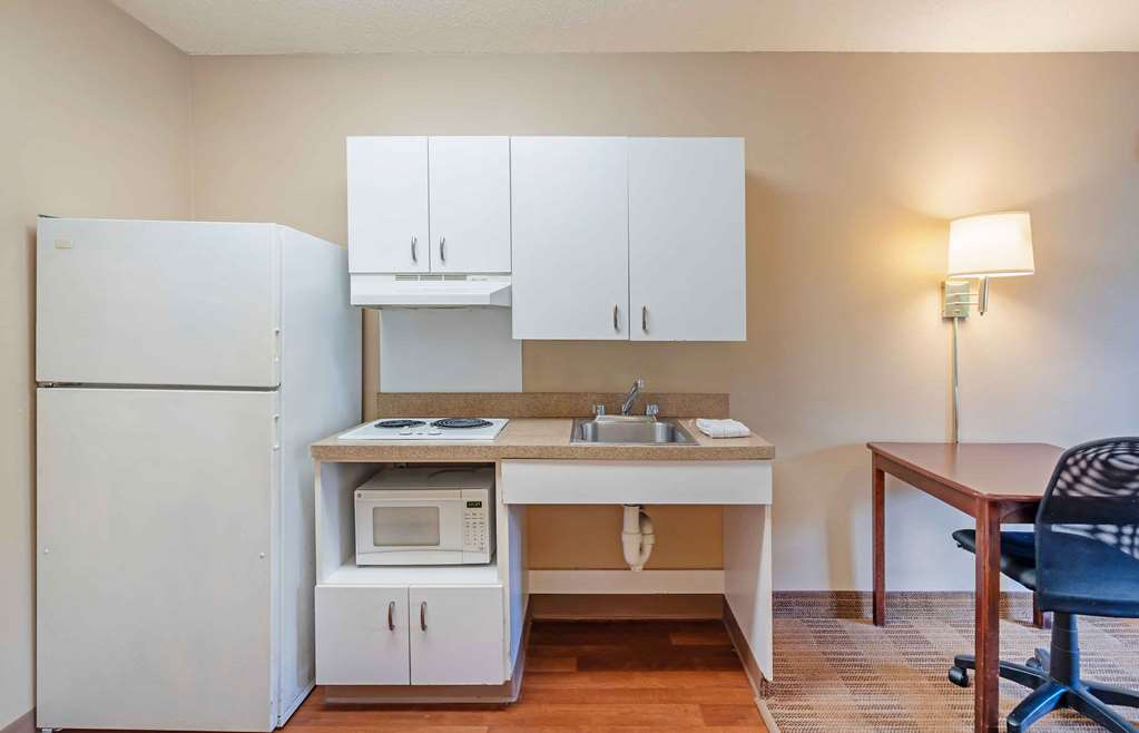 Extended Stay America Suites Chicago Woodfield Mall - photo 14