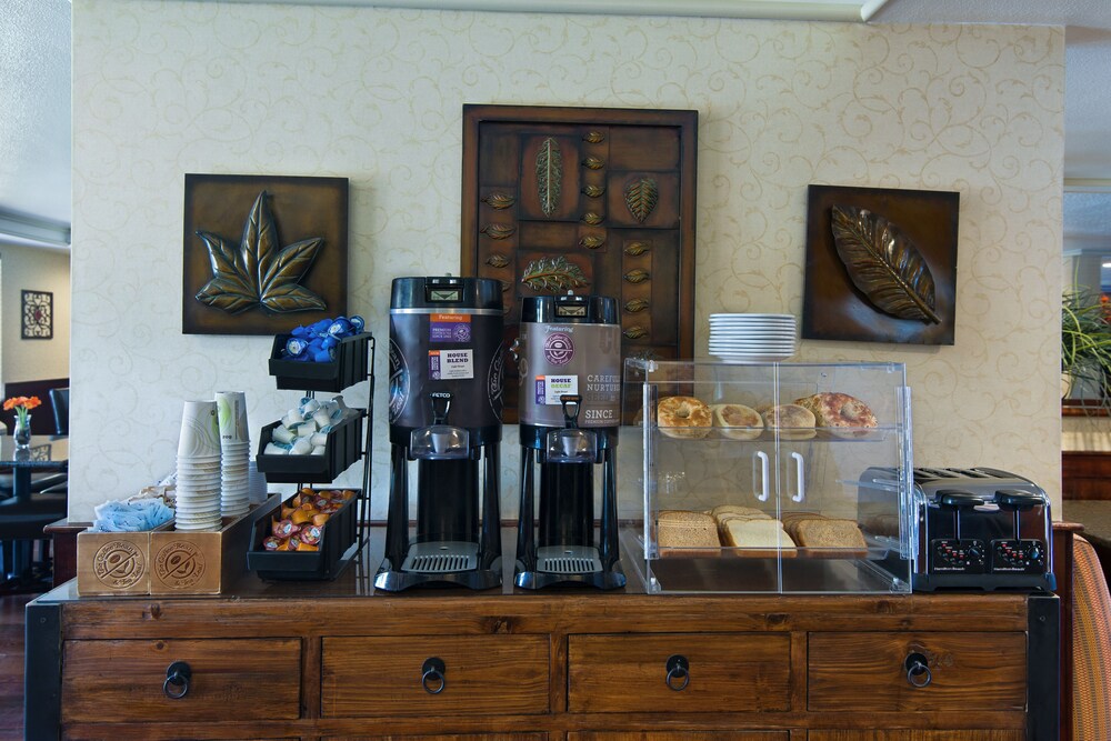Oxnard Inn Lancaster - photo 43